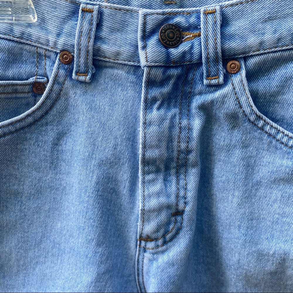 Vintage Lee Lightwash Jeans Shorts 7 - Picture 1 of 3